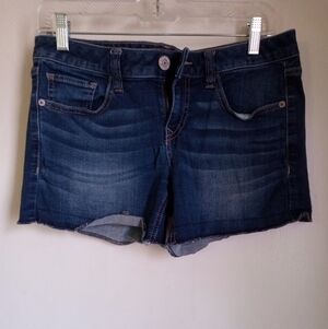 Express mid rise flip hem shortie jean shorts for women size 4